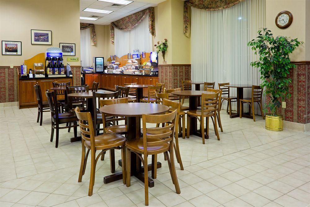 Western Wilkes Barre-scranton Airport 3*